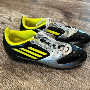 Adidas Boys Soccer Cleats Size 6